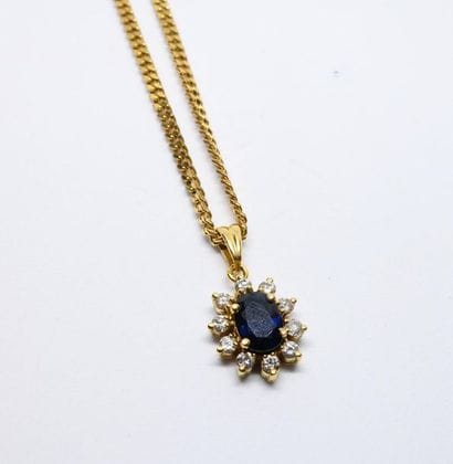 Daisy pendant in 750°/00 yellow gold, decorated...