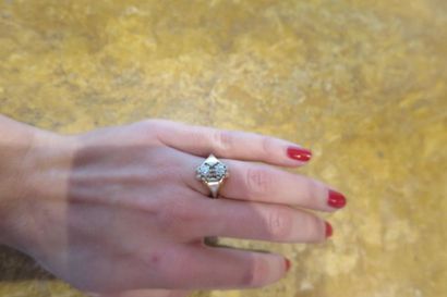 Important ring in 750°/00 yellow and white...