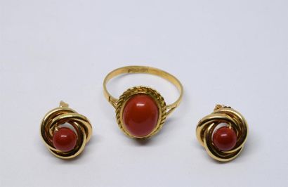 Lot including 
- Pair of 750°/00 yellow gold...