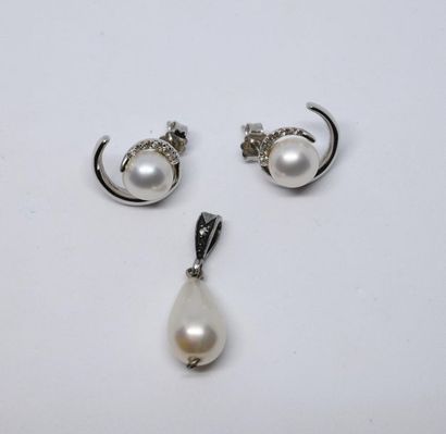 Pair of whirl earrings in 750°/00 white gold,...