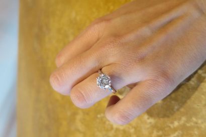 Solitaire ring in 750°/00 white gold and...