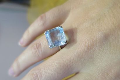 Geometric ring in 750°/00 white gold set...