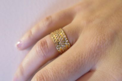 750°/00 yellow gold band ring paved with...