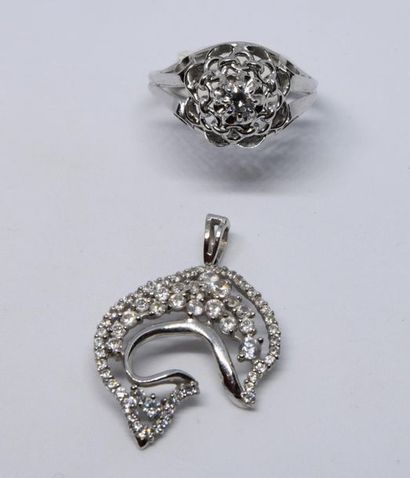 Lot including a 750°/00 white gold flower...