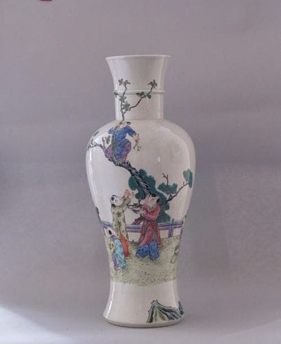 China, XXth century, baluster vase in polychrome...