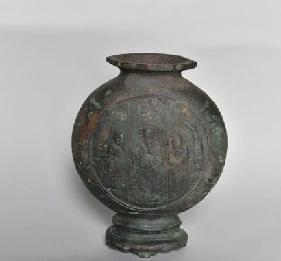 China, 19th century. Globular bronze vase,...