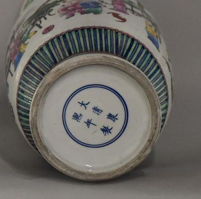 China, 20th century. 
Pair of polychrome...