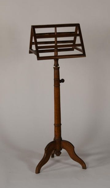 *Lot including: 
- Moulded beechwood lectern...