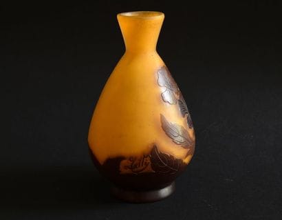 Etablissements GALLE. Small vase on heel...