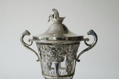 Drageoir in silver and cut crystal decorated...