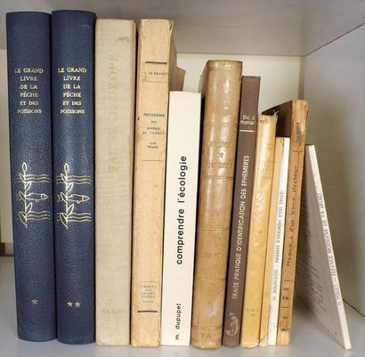 Lot de 12 volumes (Poissons et milieu aquatique)....
