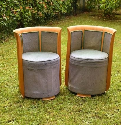 Paire de fauteuils tonneau en placage de...
