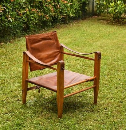 KAARE KLINT (1888-1954). Fauteuil «SAFARI».
La...
