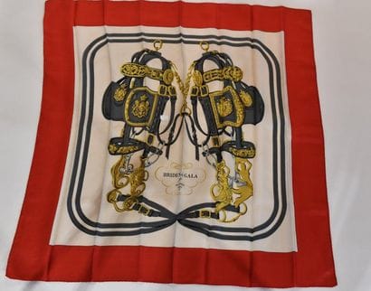 HERMES. Brides de Gala. Carré de soie (quelques...