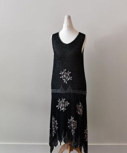 Sans signature. Robe perlée années 1950,...