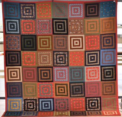 Quilt organisant de nombreux carrés formés...