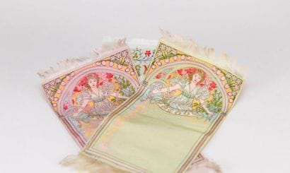 Lot de trois menus en soie tissés par J....