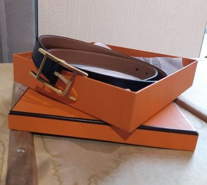 HERMES. Ceinture en cuir noir. Etat neuf....