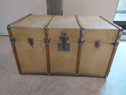 *Malle-coffre de voyage en carton, bois,...