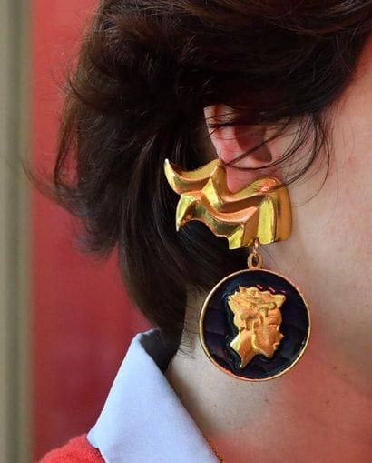 Thierry MUGLER. Paire de boucles d’oreilles...