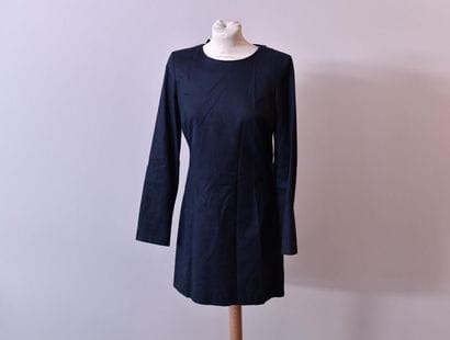 CHLOE. Robe en toile de coton noire, manches...