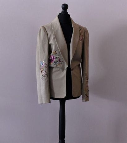 John GALLIANO. Veste en sergé de coton beige,...