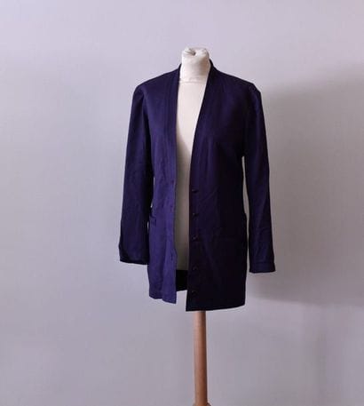 ALAÏA. Veste longue très structurée et cintrée...