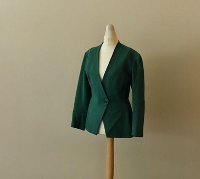 ALAÏA. Veste cintrée sans col en reps vert...