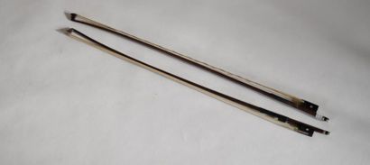 Two bows mounted in nickel silver. L : 74,5...