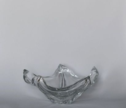 DAUM France. Crystal star bowl.

H : 17 cm...