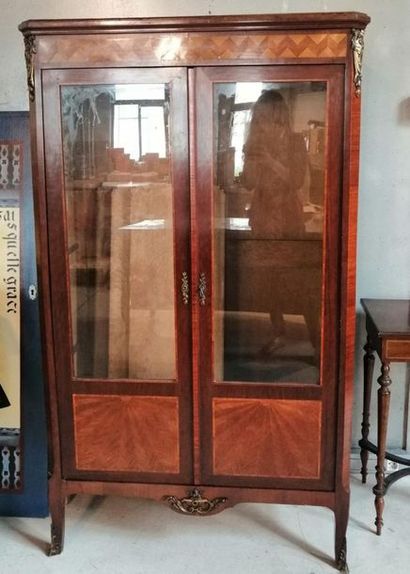 Bookcase showcase in wood veneer and marquetry...