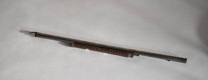Two cannons, one of which is chiselled bronze.

L:...