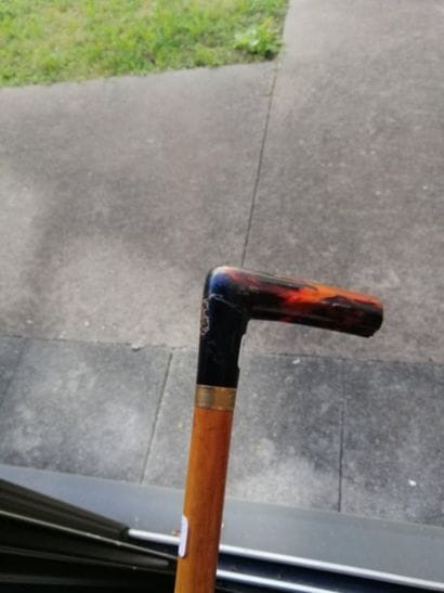 Whip cane. Horn pommel.

L: 65.5 cm. (Missing...