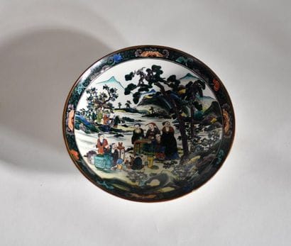 Porcelain dish decorated with Chinese characters...