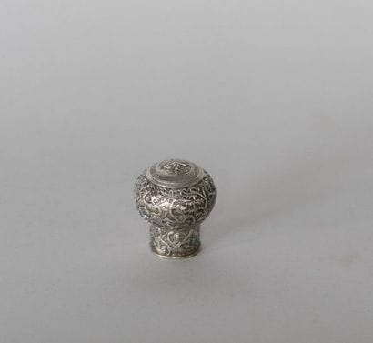 Chiselled silver cane knob. Indochina, early...