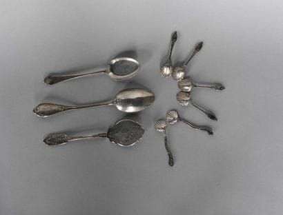 Silver set comprising: 

- a pair of salt...
