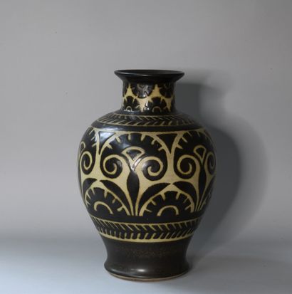 
Charles CATTEAU (1880-1966) for KERAMIS.

Stoneware...