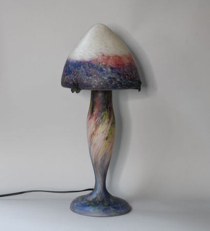 THE FRENCH GLASS. 

Large lamp in marbled...