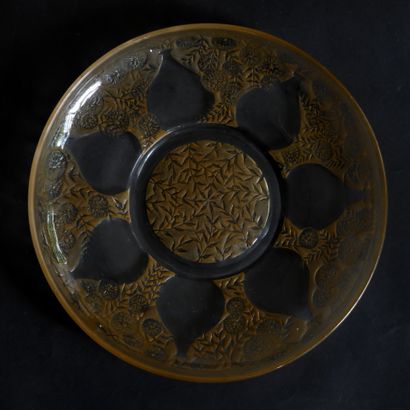 R. LALIQUE France

Pressed glass dish decorated...