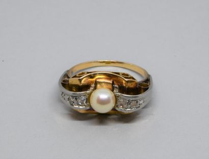 
Bague Art Déco centré d’une perle ronde,...