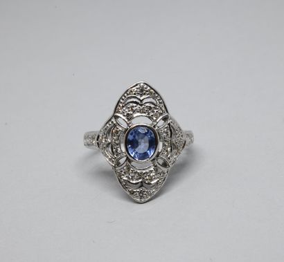 Bague de forme marquise ajourée, avec au...