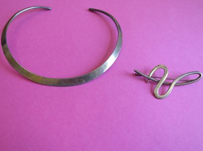 Lot en argent comprenant un collier torque...