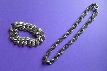 Lot en argent comprenant un collier à larges...