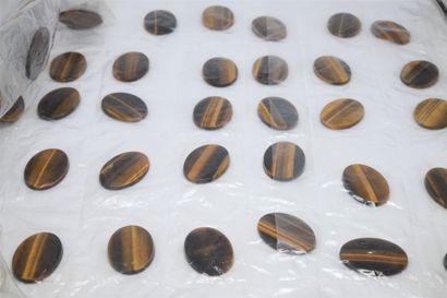 Important lot of about fifty tiger eye cabochons...