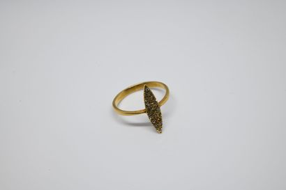 Yellow gold 750‰ navette ring, paved with...