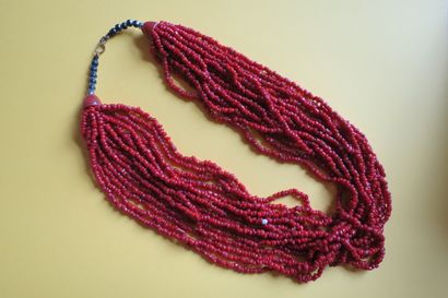 Collier torsade en perles de corail à 16...