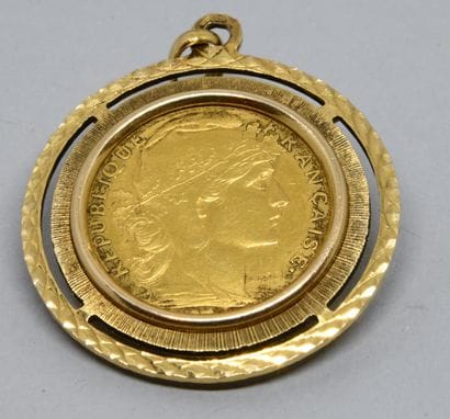Yellow gold 750‰ pendant, set with a 20FF...