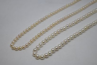 Two strands of cultured pearls of 4 to 5...
