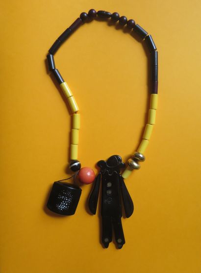 ISADORA. Collier fantaisie composé de perles...