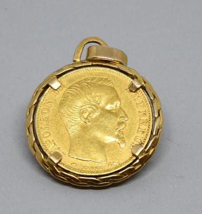 Yellow gold pendant 750‰, set with a 20FF...
